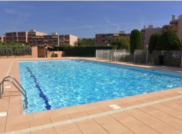 Appartement Paisible Avec Vue Panoramique Mer Et Acces Direct Plage บอร์มส์-เลส์-มิโมซาส์ ภายนอก รูปภาพ